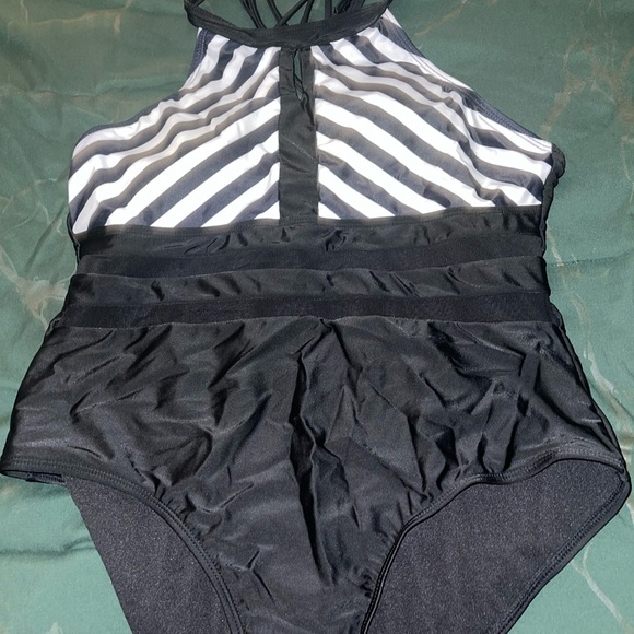 ❌SOLD❌Plus Striped Contrast Mesh One Piece Swimsuit - Picture 6 of 8